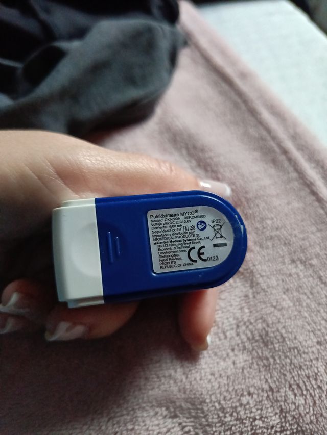 Pulsioxímetro digital de dedo