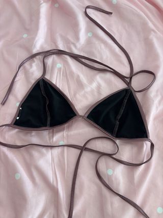 Bikini marrón con tiras