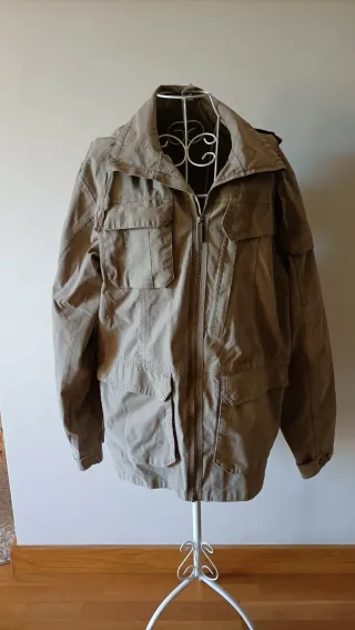 Chaqueta Quechua Talla M Verde Militar.