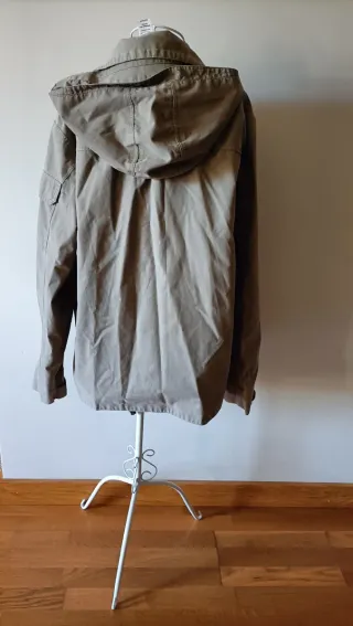 Chaqueta Quechua Talla M Verde Militar.
