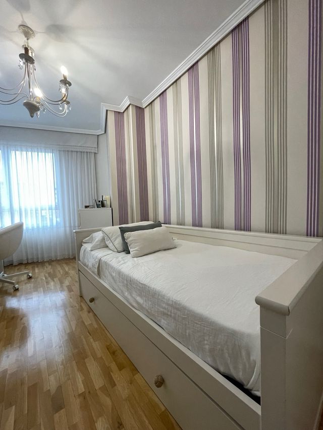 Habitación juvenil blanca