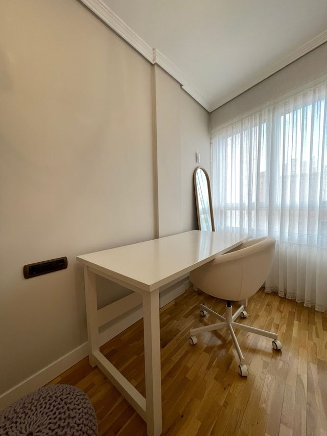 Habitación juvenil blanca