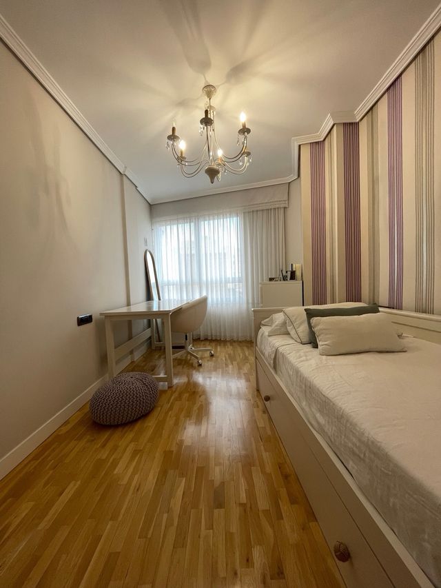 Habitación juvenil blanca