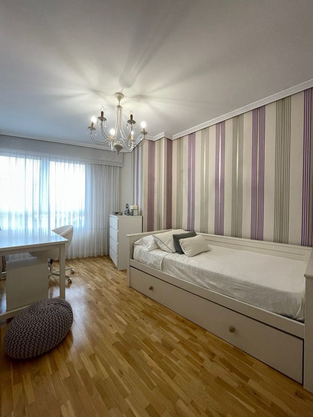 Habitación juvenil blanca