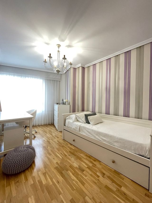 Habitación juvenil blanca