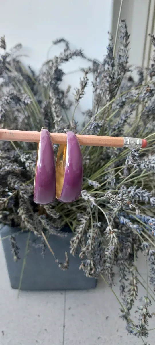 Pendientes de aro morados y dorados