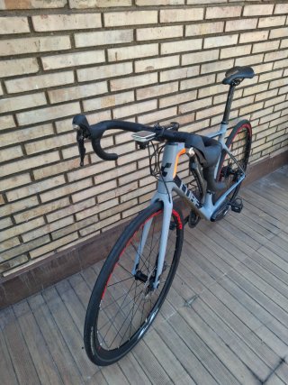 Bicicleta carretera Cube attain gtc pro disc 2016