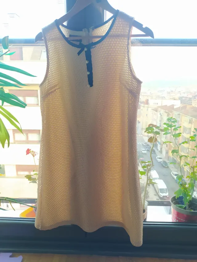 Vestido beige de malla L