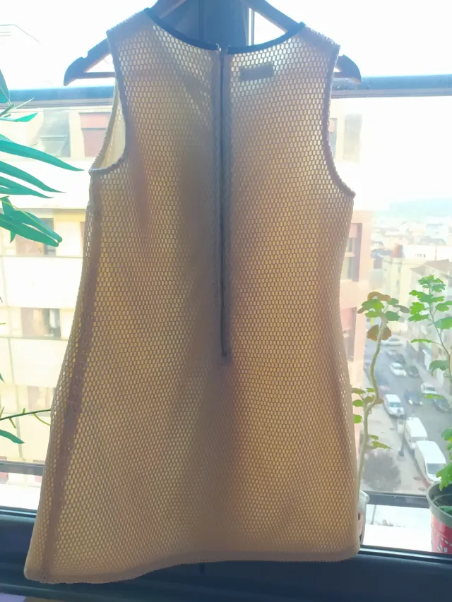 Vestido beige de malla L