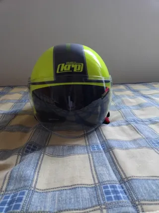Casco de moto KRP amarillo y negro