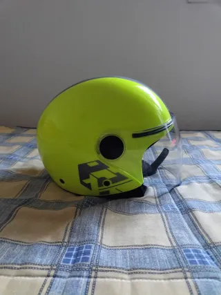 Casco de moto KRP amarillo y negro