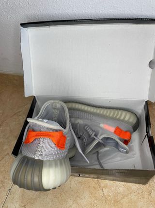 Adidas Yeezy Boost 350 V2 Talla 43