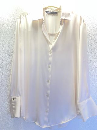 Camisa Zara satinada marfil