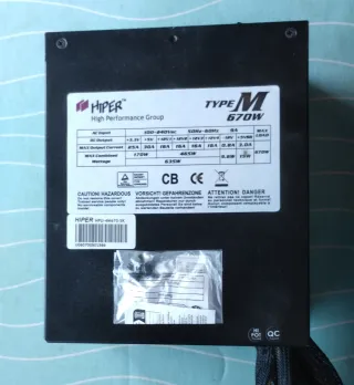 Fuente de Alimentación Hiper Type M 670W