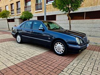 Mercedes-Benz E 220 CDI 143 CV