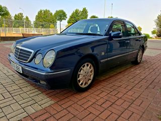Mercedes-Benz E 220 CDI 143 CV
