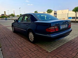 Mercedes-Benz E 220 CDI 143 CV