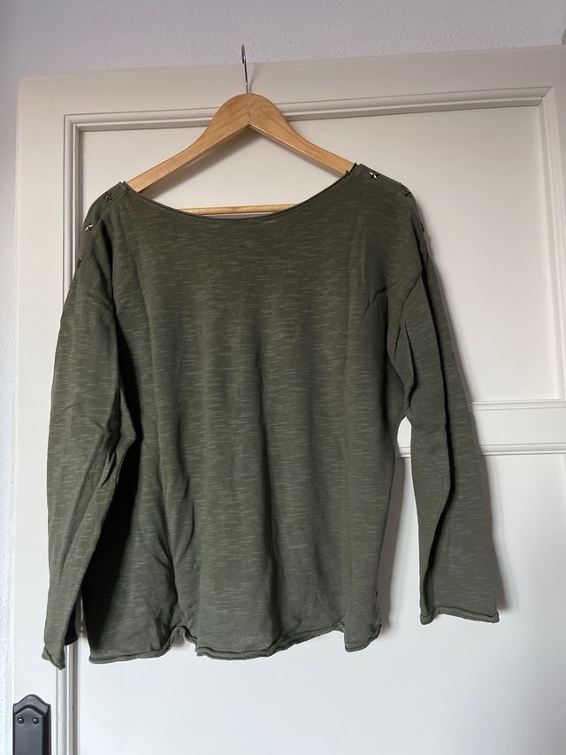 Camiseta verde con bolsillo lentejuelas