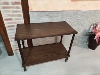 Mesa auxiliar de madera para TV