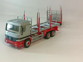 Camión Carga Troncos Mercedes Plata