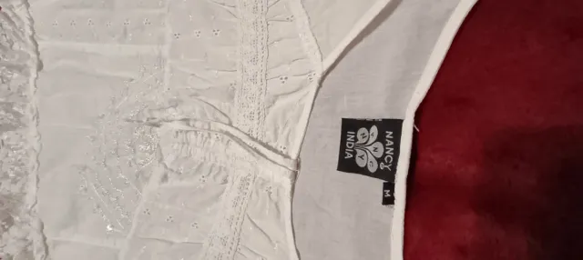 Blusa campesina blanca con encaje