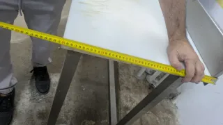 Depósito, mostradores y mesa de corte pescadería