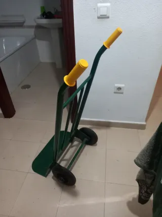 Carretilla de carga verde