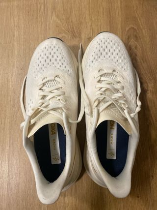 Hoka One One Mach 6 Zapatillas Blancas y Doradas