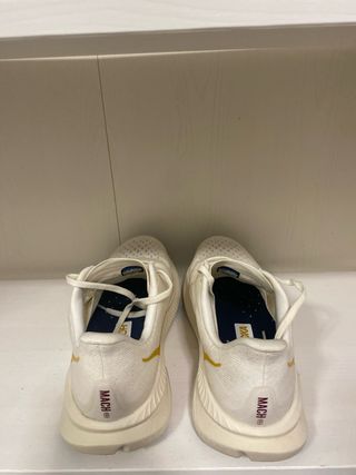 Hoka One One Mach 6 Zapatillas Blancas y Doradas