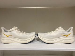 Hoka One One Mach 6 Zapatillas Blancas y Doradas