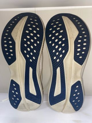 Hoka One One Mach 6 Zapatillas Blancas y Doradas