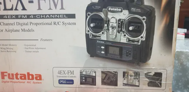 Emisora Futaba 4EX-FM 4-CHANNEL