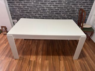 Mesa de comedor blanca extensible
