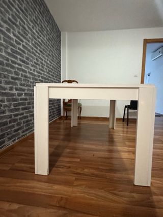 Mesa de comedor blanca extensible