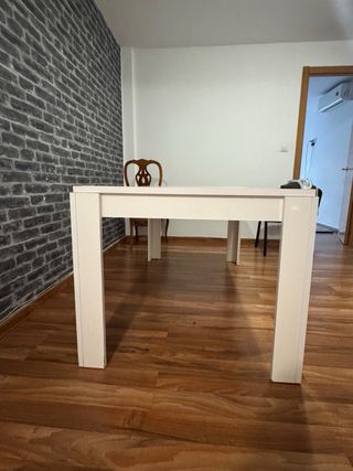 Mesa de comedor blanca extensible