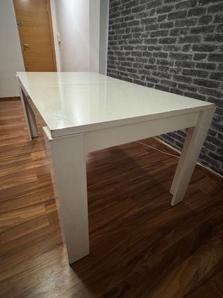 Mesa de comedor blanca extensible