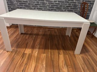 Mesa de comedor blanca extensible