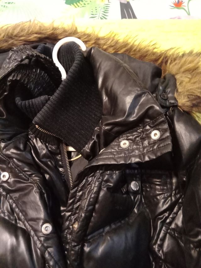 Cazadora negra invierno capucha pelo