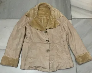 Chaqueta antelina y pelo beige