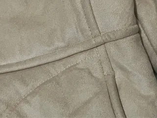 Chaqueta antelina y pelo beige