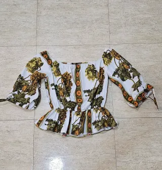 Blusa Uterqüe floral manga abullonada