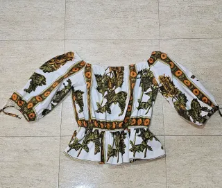 Blusa Uterqüe floral manga abullonada