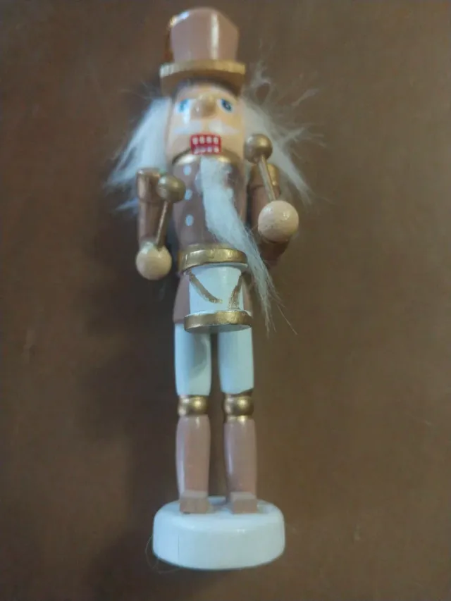 Cascanueces de madera con tambor 13 cm