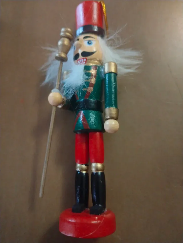 Cascanueces de madera con tambor 13 cm