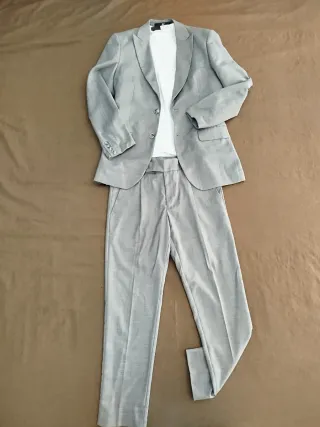 Traje gris elegante