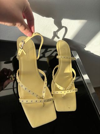 Sandalias Pull&Bear Talla 40 Amarillas Tachuelas