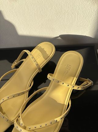 Sandalias Pull&Bear Talla 40 Amarillas Tachuelas