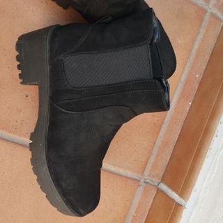 Botín negro polipiel Bershka Talla 38