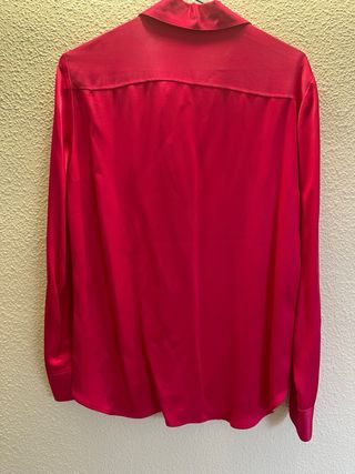 Camisa satinada fucsia Zara