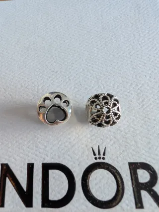 Pulsera Pandora con 2 charms plata